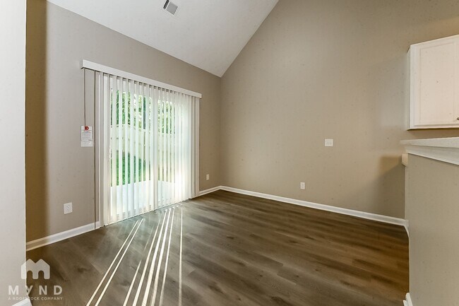 Foto del edificio - 7877 Collinswood Ct