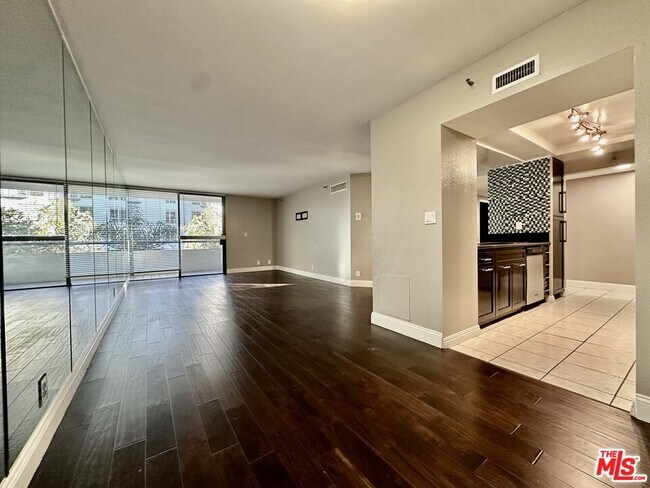 Foto del edificio - 600 W 9th St