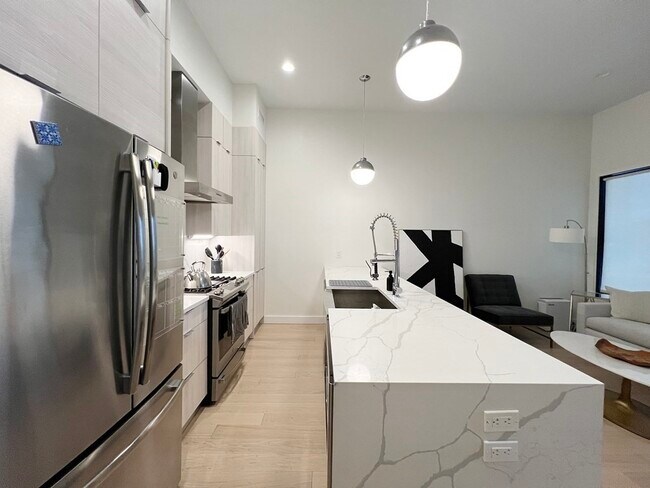 Foto del edificio - 360 Meridian St