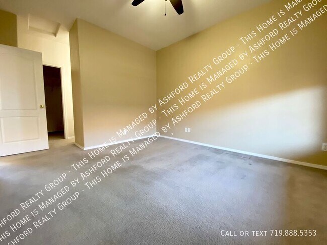 Foto del edificio - 1450 Courtyard Heights