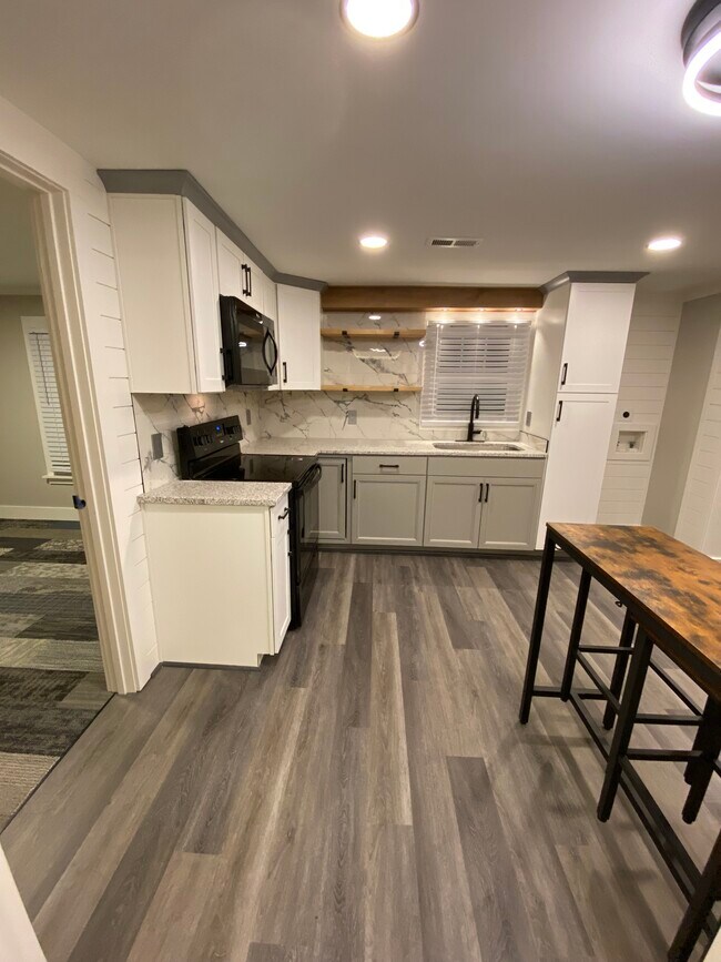 Cocina moderna - 1603 Washington St E