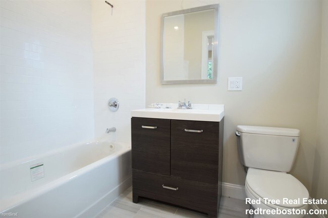 Building Photo - 3 br, 3 bath  - 44 Waverly St # 3S