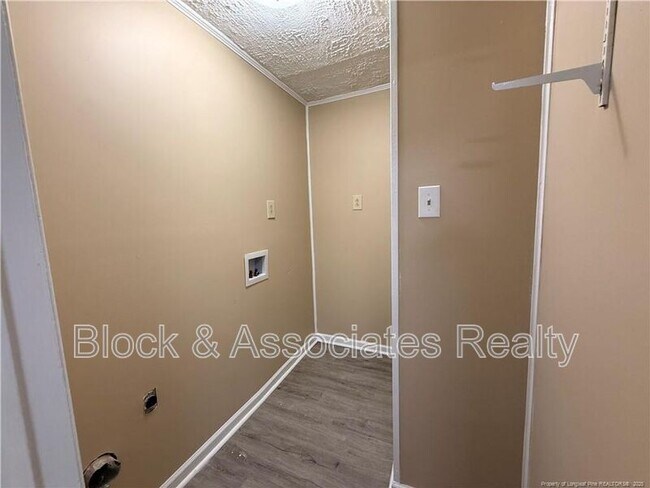 Foto del edificio - 2808 Coronada Pkwy