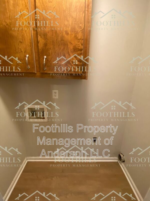 Building Photo - 105 Woodland Dr