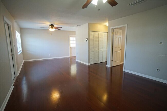 Building Photo - 3213 W Leila Ave