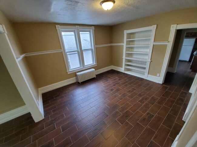 Building Photo - 421 N 1st Ave W