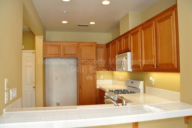 Building Photo - 9 Strawflower St