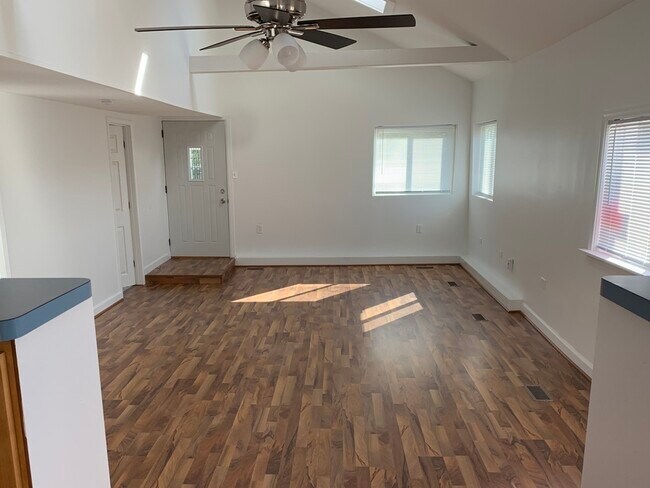 Foto del edificio - 14242 S Elm St