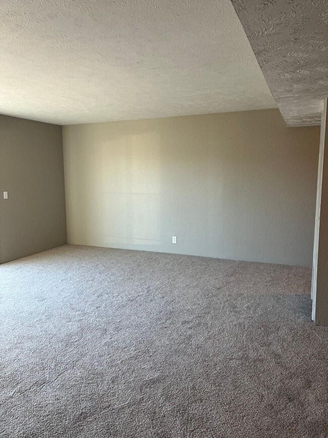 Building Photo - SPACIOUS APARTMENTS LOCATED IN THE HEART O...