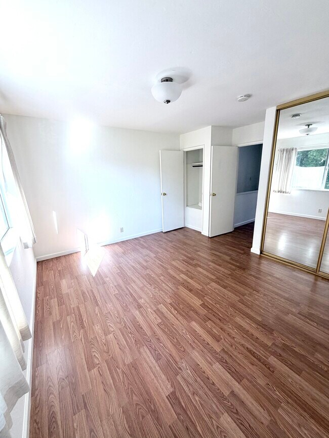 Foto del edificio - 7201-7245 Bark Ln