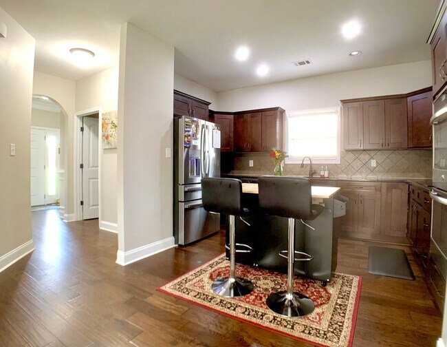 Building Photo - 2925 McManus Cir