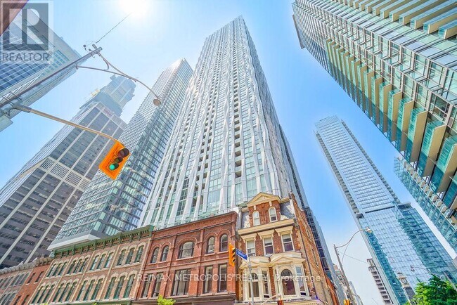 Photo du bâtiment - 1-4111 Yorkville Ave