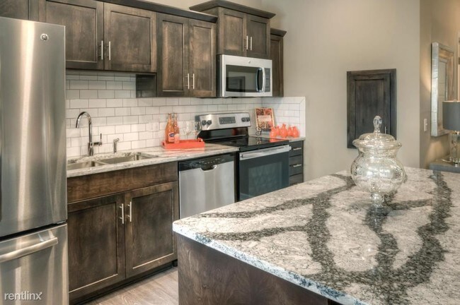 Foto del edificio - 3319 Harney St