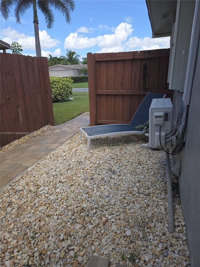 Foto del edificio - 11030 NW 18th St