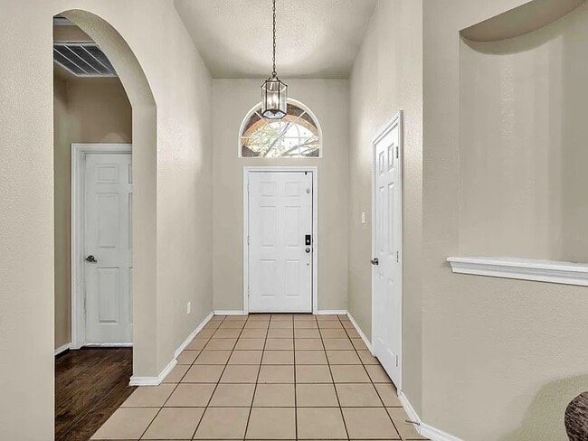 Building Photo - 2649 Chadwick Dr