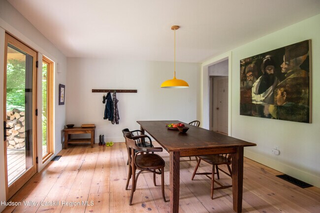 Foto del edificio - 61 Schoolhouse Rd