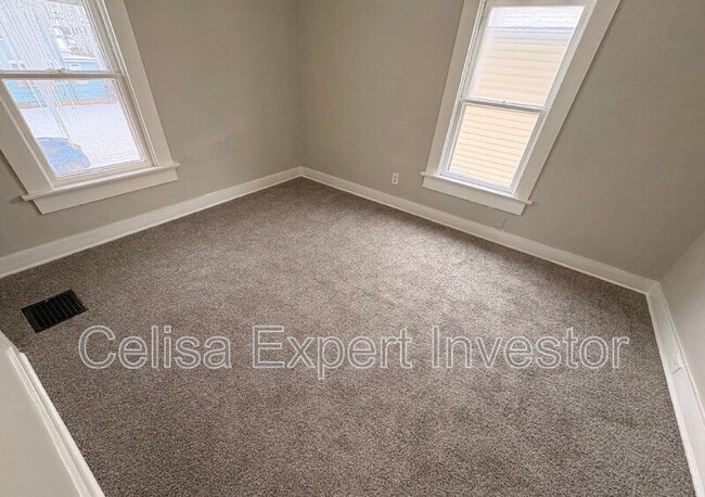 Foto del edificio - 1902 Riedmiller Ave