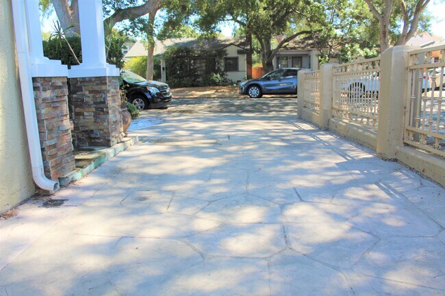 Building Photo - 8917 Krueger St