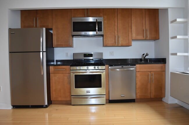 Building Photo - Chic Studio in Washington Heights