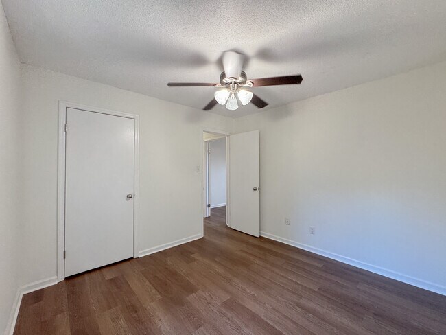 Foto del edificio - 113 Ellis Rd