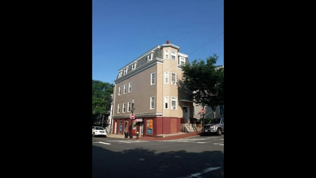 Building Photo - 75 Putnam St