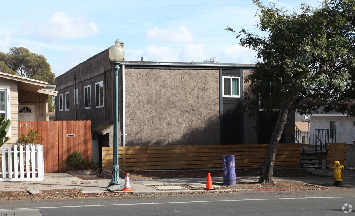 Building Photo - 1645 Fern St