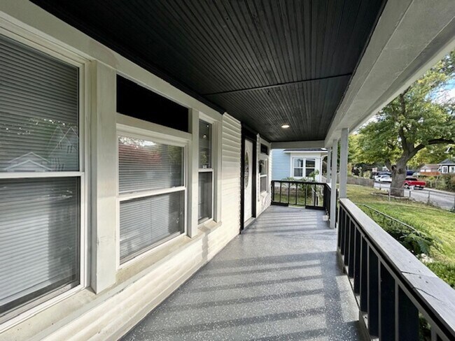 Foto del edificio - Beautifully Renovated 3-Bed, 2-Bath Home Near Woodruff Place & St. Clair!