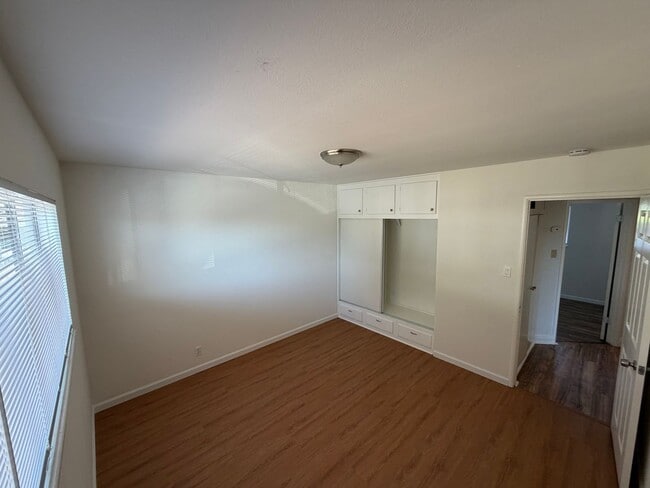 Building Photo - Harvard Ave