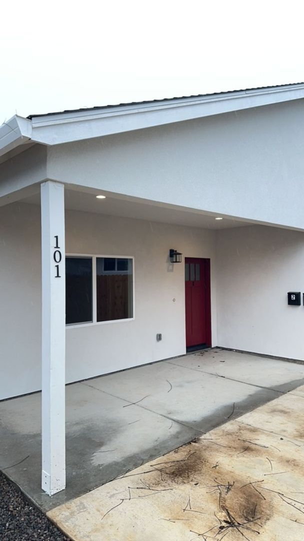 Building Photo - 101 E Lindo Ave