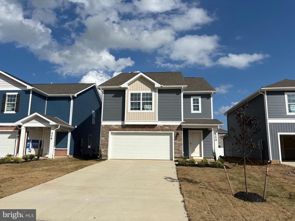 Foto principal - 112 Charing Cross Dr