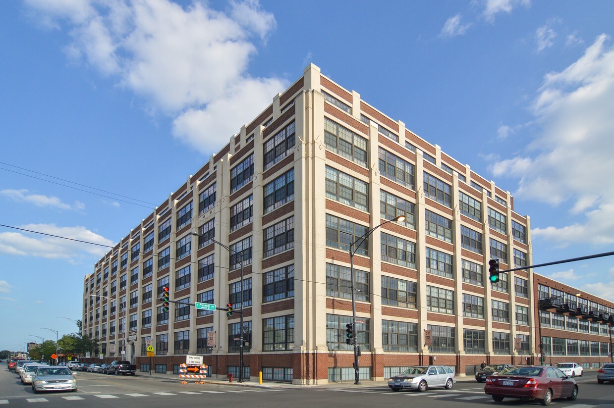 Foto principal - 3963 W Belmont Ave