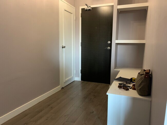 Entrée - 212 Kerr St
