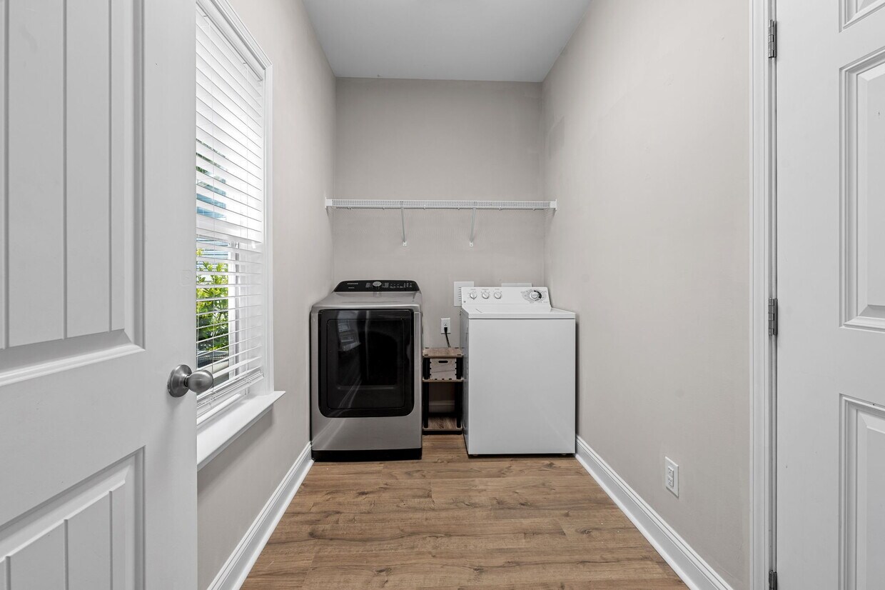 Foto principal - 1012 High Point Ave SW