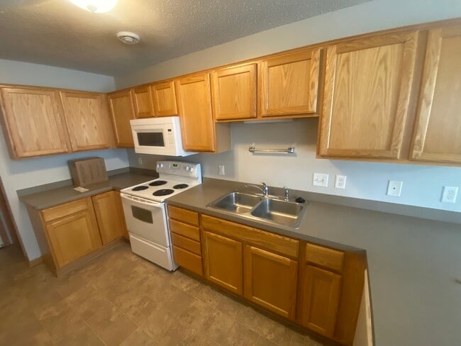 Building Photo - 2444 Yellowstone Dr