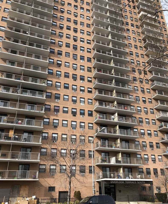 Building Photo - 5601 Boulevard E