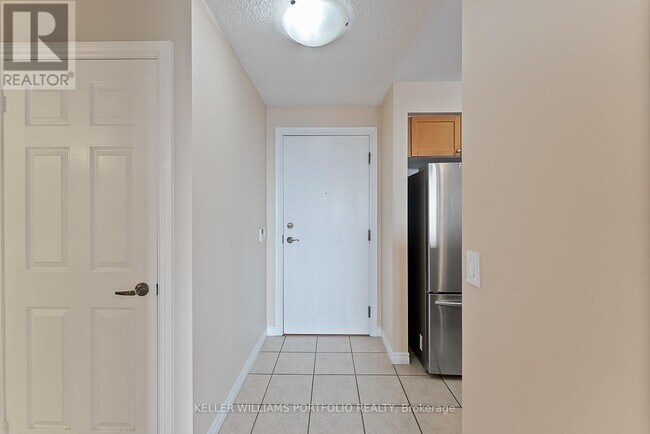 Photo du bâtiment - 700-2700 Humberwood Blvd