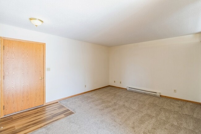 Building Photo - Mapleview Villa Apartments