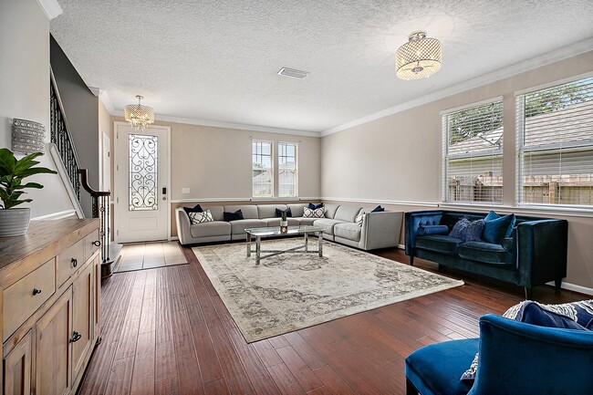 Foto del edificio - 1028 Dunstable Ln