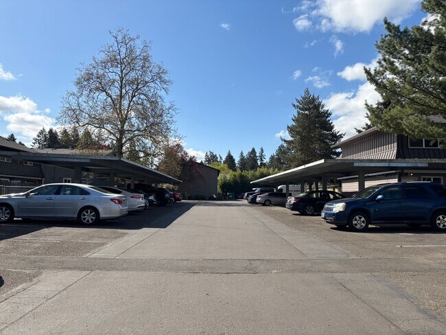Foto del edificio - 1ST  FULL  MONTH'S  RENT   FREE  Pet-friendly Townhouse Near Parks and Downtown Newberg - Showing...