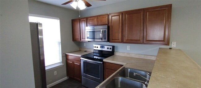 Building Photo - 1201 Spring Creek Ln