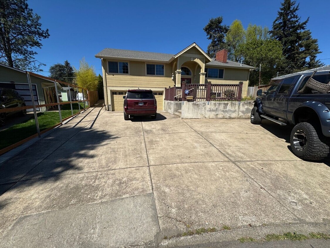 Foto principal - Spacious 4BR House in Beaverton