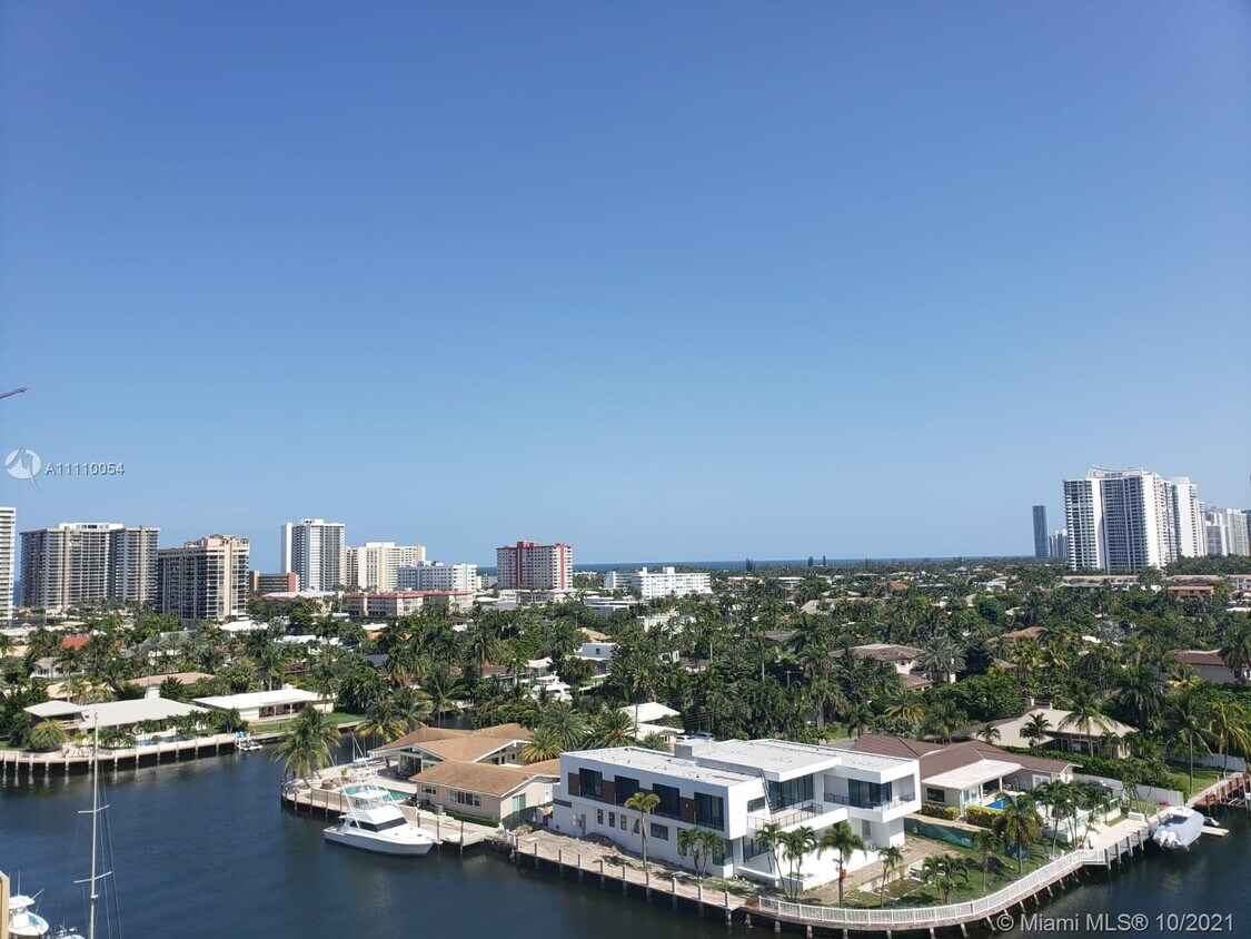 Foto principal - 401 Golden Isles Dr