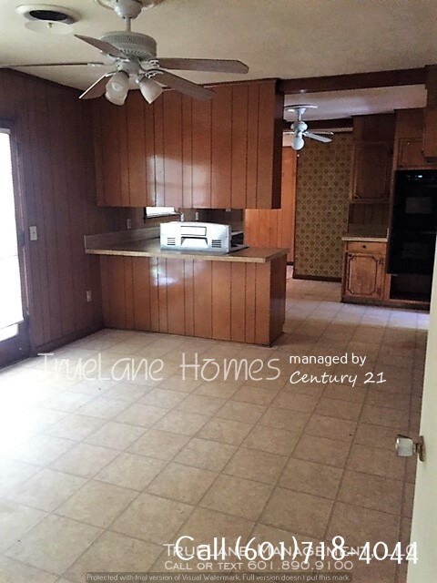 Building Photo - 1327 Wooddell Dr