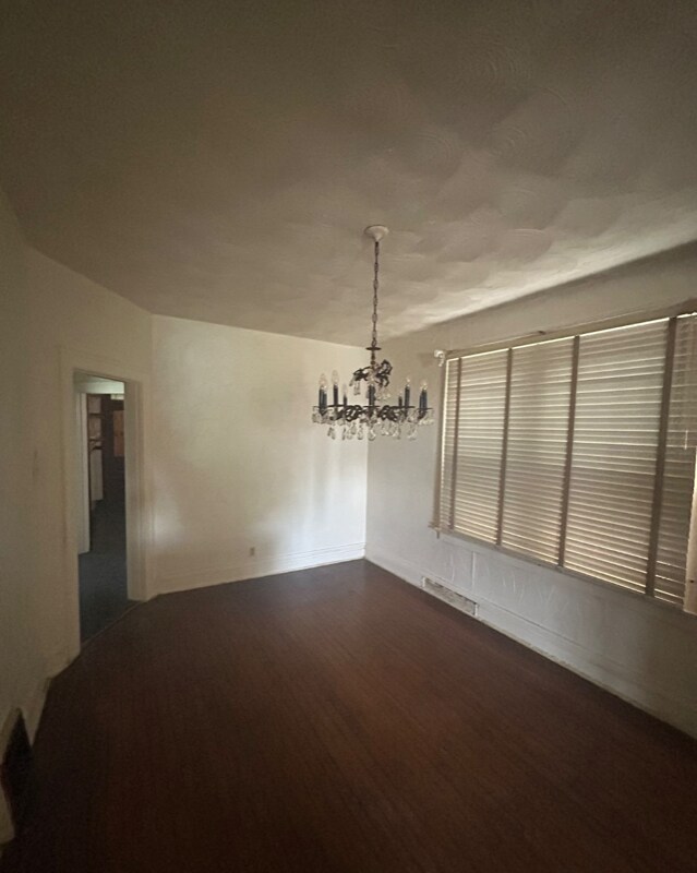 Foto del edificio - 924 Elias Ave