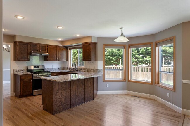 Foto del edificio - 3 Bed 2.5 Bath - Excellent Condition - NAS...