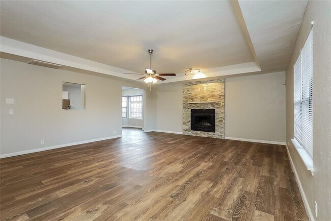 Building Photo - 2705 Fairfield Dr