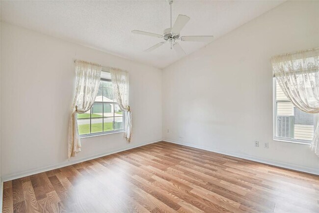 Foto del edificio - 4622 River Ridge Dr