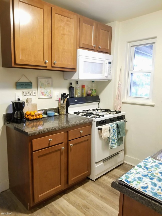 Building Photo - 2 br, 1 bath Apartment - 327 Semple Street