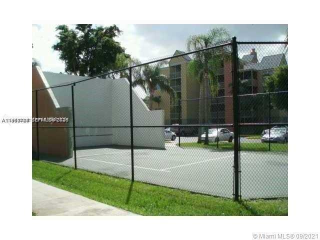 Building Photo - 8290 Lake Dr