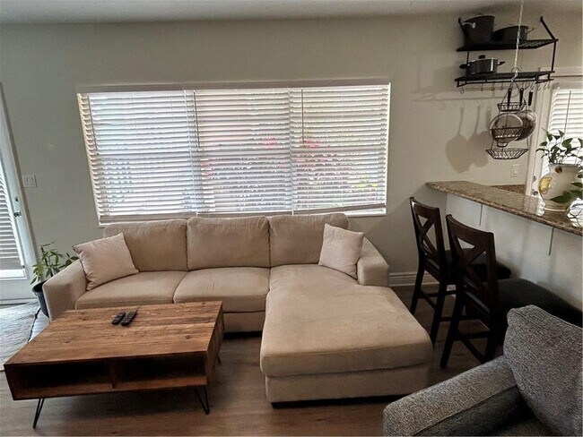 Foto del edificio - 2737 NE 28th St